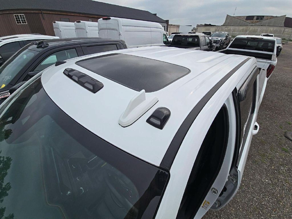 Used 2024 GMC Sierra 2500 AT4 w/ AT4 Preferred Package AWD/4WD image 2