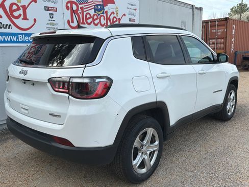 Used 2024 Jeep Compass Latitude image 3