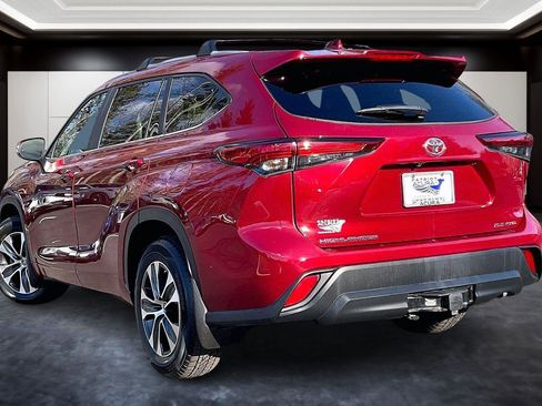 Used 2023 Toyota Highlander XLE image 12