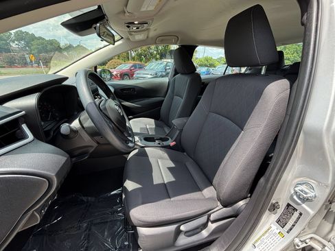 Used 2025 Toyota Corolla LE FWD image 32