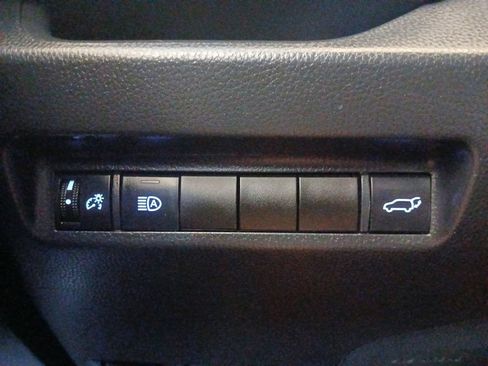 Used 2020 Toyota RAV4 XLE w/ Convenience Package FWD image 20