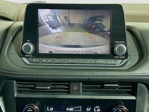 Used 2023 Nissan Rogue SV AWD/4WD image 15