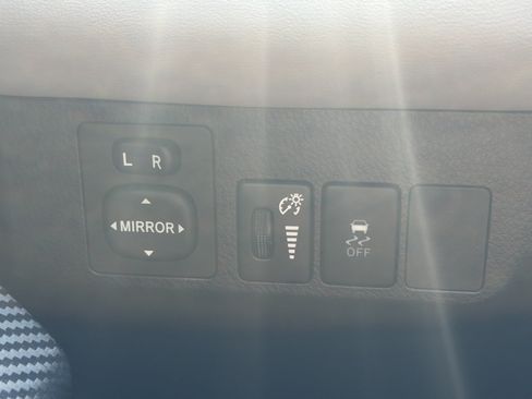 Used 2015 Toyota RAV4 XLE FWD image 25