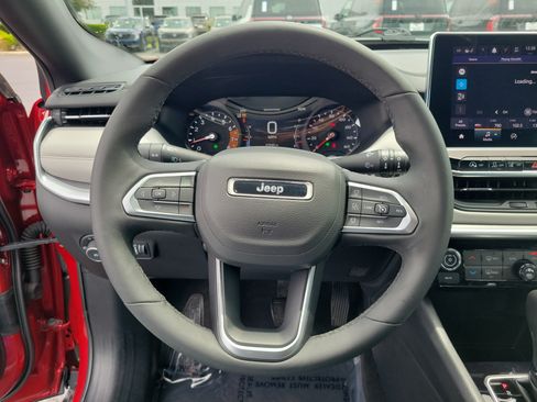 Used 2025 Jeep Compass Limited AWD/4WD image 21