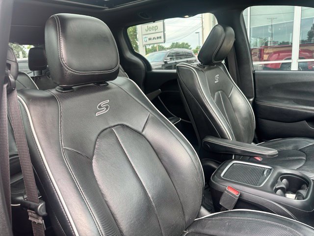 Used 2019 Chrysler Pacifica Limited w/ S Appearance Package FWD image 15