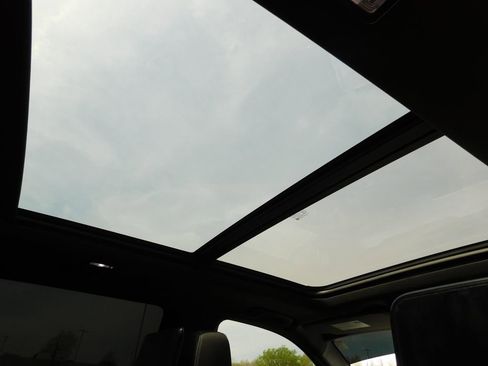 Used 2021 Chevrolet Tahoe Z71 w/ Rear Media and Nav Package image 7