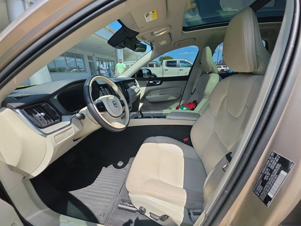 Used 2025 Volvo XC60 B5 Plus w/ Protection Package AWD/4WD image 12