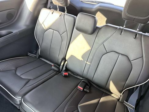 New 2026 Chrysler Pacifica Limited w/ S Appearance Package image 10