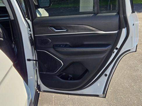 Used 2024 Jeep Grand Cherokee Limited 4xe image 8