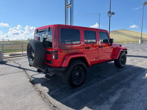 Used 2017 Jeep Wrangler Unlimited Sahara AWD/4WD image 5