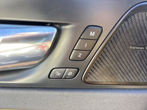 Used 2019 Volvo XC60 T5 Momentum w/ Multimedia Package image 21