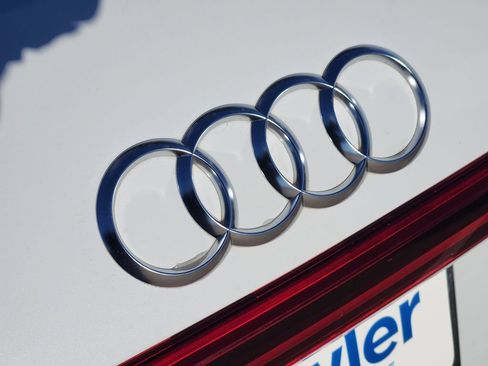 Used 2019 Audi e-tron Prestige image 11