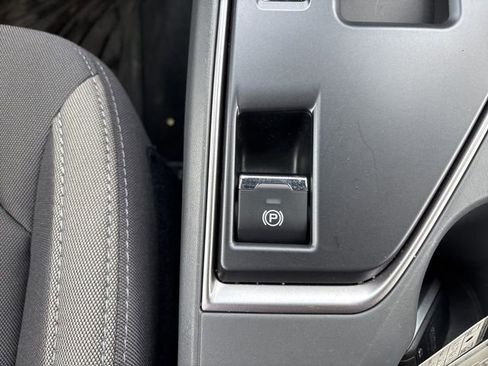 Used 2025 Subaru Crosstrek 2.0i Premium image 35