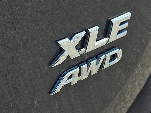 Used 2015 Toyota RAV4 XLE AWD/4WD image 30