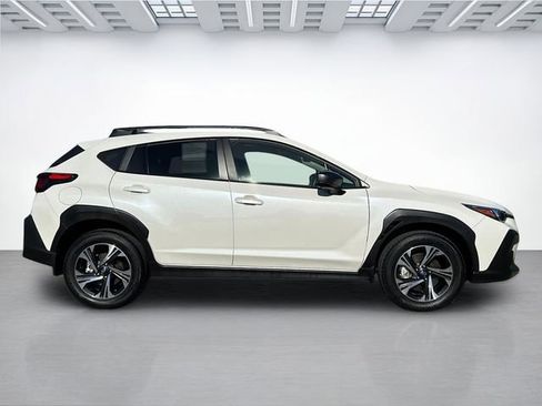 Used 2024 Subaru Crosstrek 2.0i Premium image 3