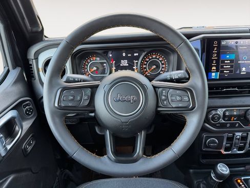 Used 2024 Jeep Gladiator Sport AWD/4WD image 23