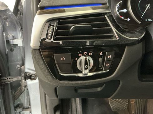 Used 2018 BMW 530e w/ Premium Package 2 image 17