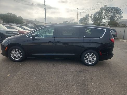 Used 2024 Chrysler Voyager LX FWD image 10