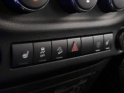 Used 2017 Jeep Wrangler Unlimited Rubicon w/ Connectivity Group image 27