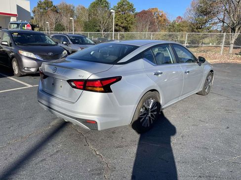Used 2024 Nissan Altima 2.5 SV image 10