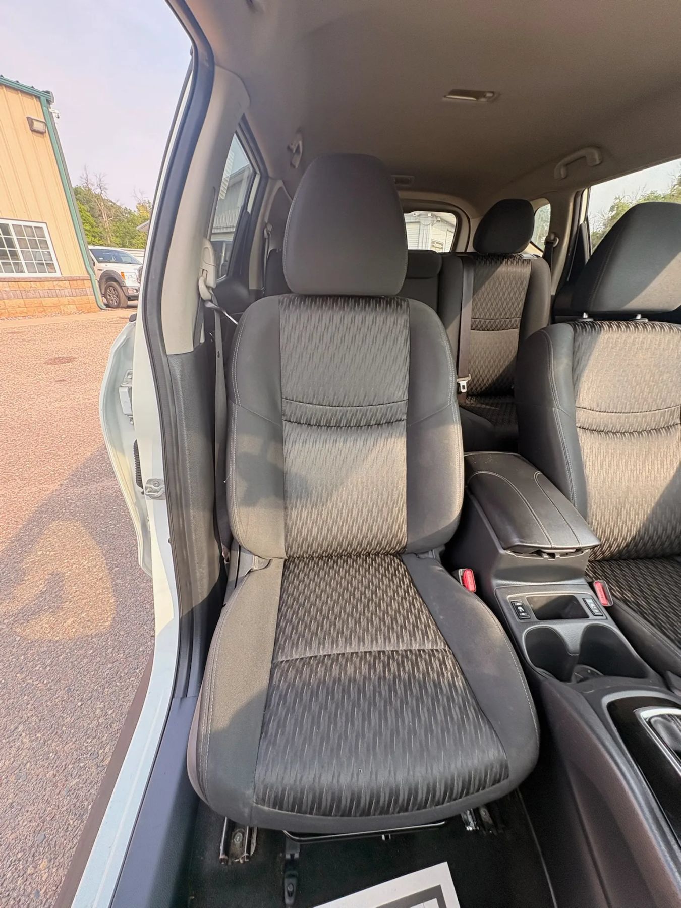 Used 2017 Nissan Rogue SV FWD image 31