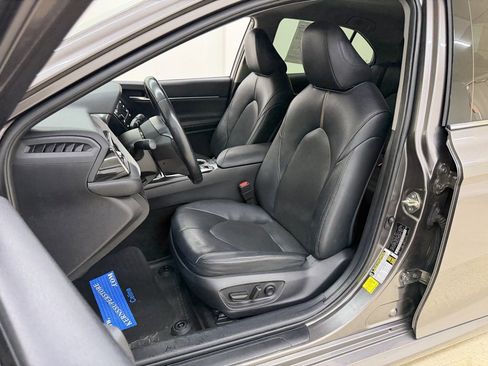 Used 2020 Toyota Camry XLE image 17