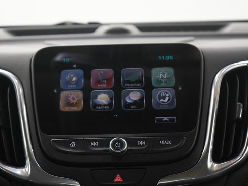 Used 2018 Chevrolet Equinox Premier image 16