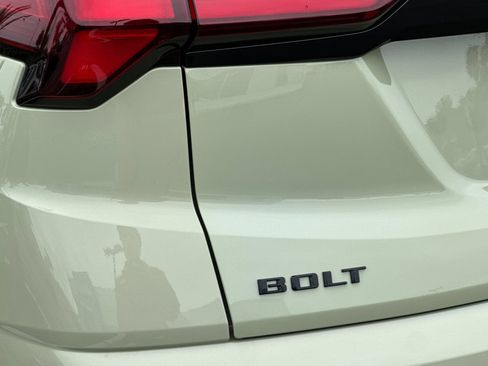 New 2027 Chevrolet Bolt LT w/ Comfort Package FWD image 26