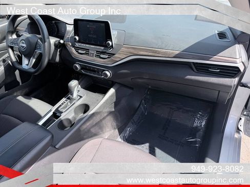 Used 2025 Nissan Altima 2.5 SV FWD image 10