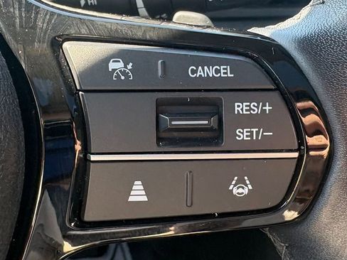 Used 2024 Honda Pilot Touring image 8