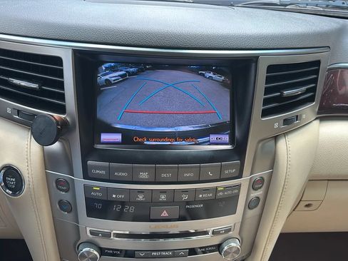 Used 2013 Lexus LX 570 4WD w/ Luxury Pkg image 11