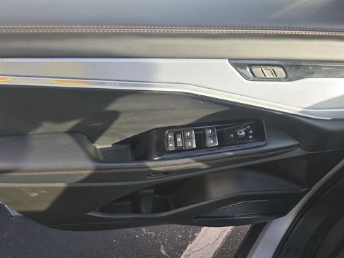 Used 2024 Jeep Wagoneer Launch Edition AWD/4WD image 10