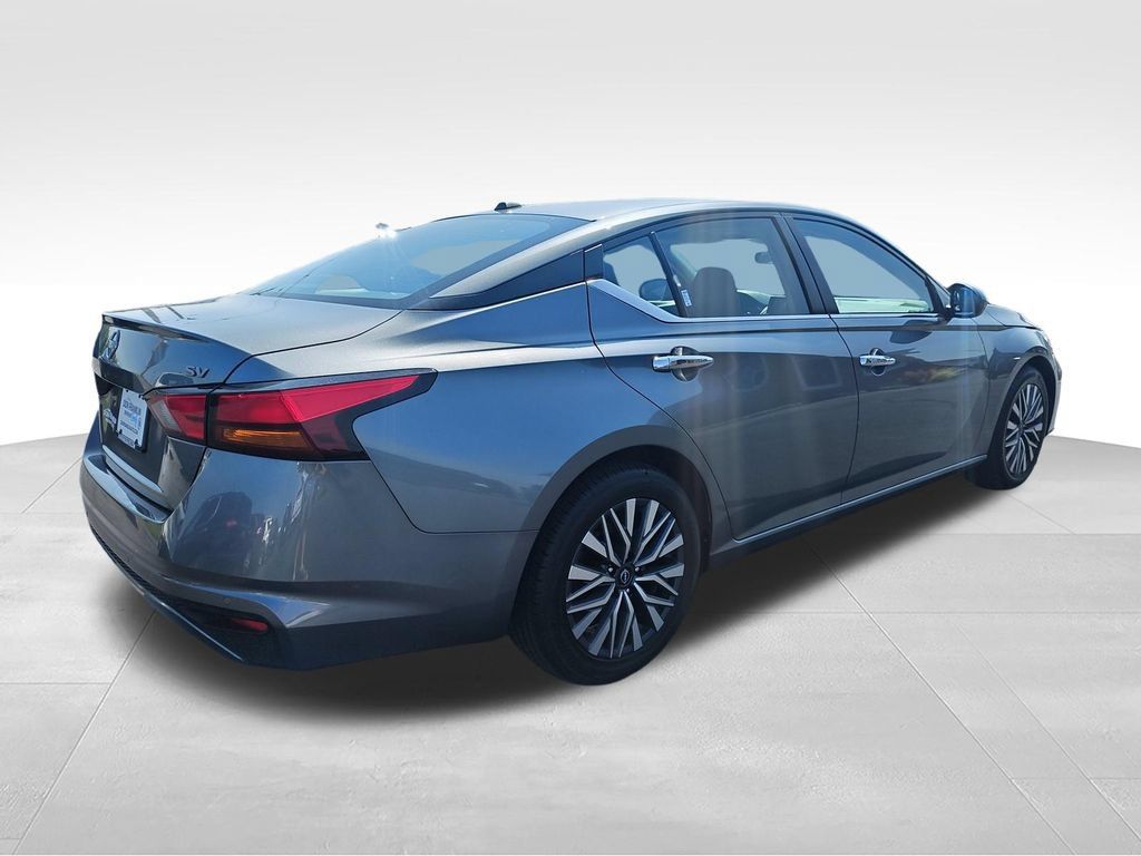 Used 2023 Nissan Altima 2.5 SV FWD image 5