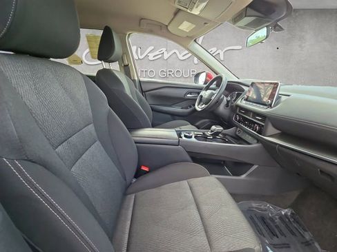 Used 2025 Nissan Rogue SV image 24