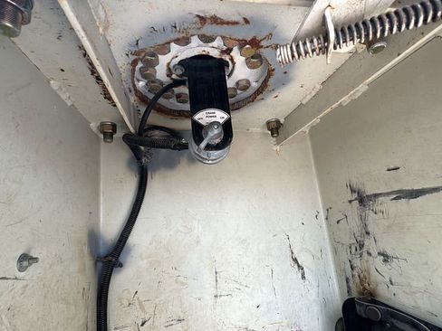 Used 2014 Ford F550 2WD Regular Cab Super Duty image 34