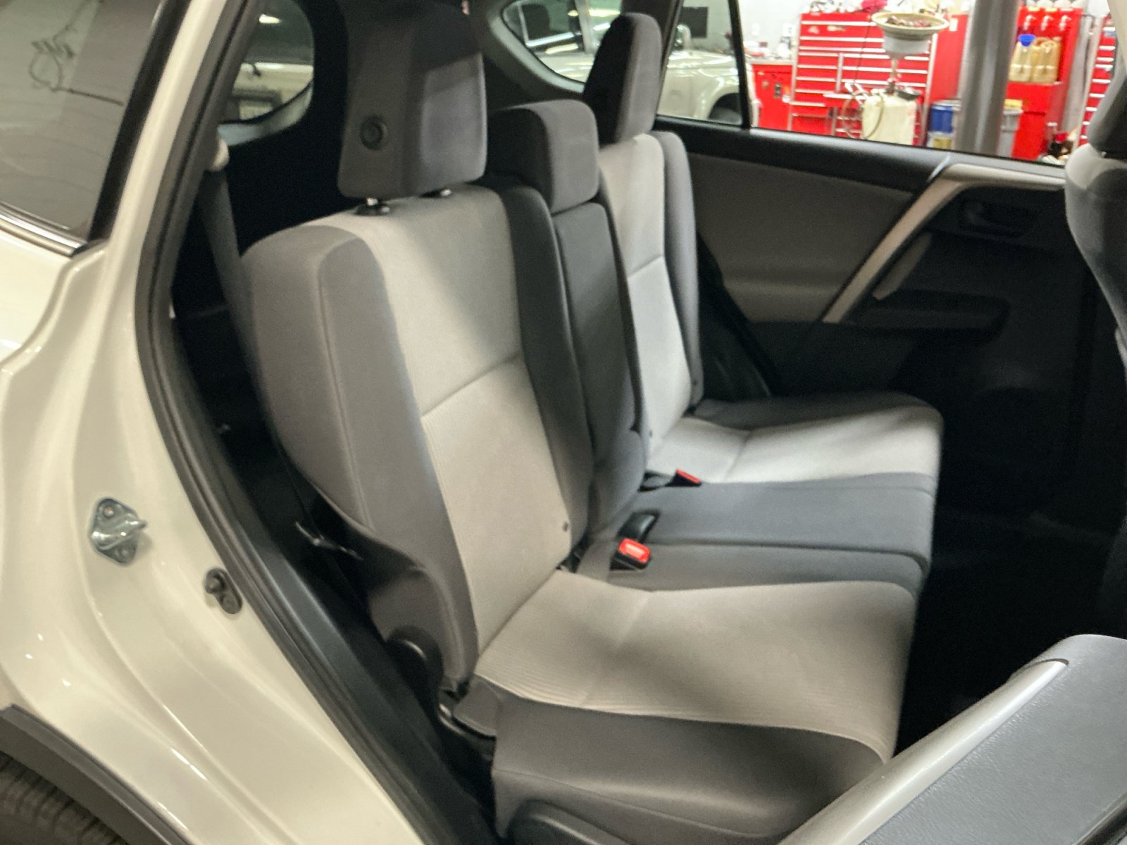 Used 2015 Toyota RAV4 LE AWD/4WD image 18