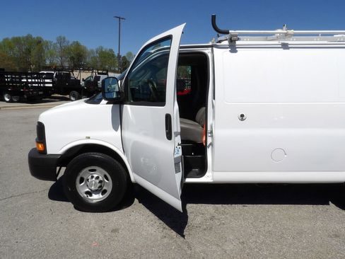 Used 2017 Chevrolet Express 2500 image 13