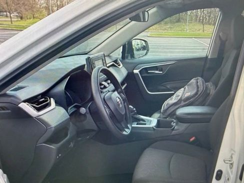 Used 2022 Toyota RAV4 XLE w/ Convenience Package image 3