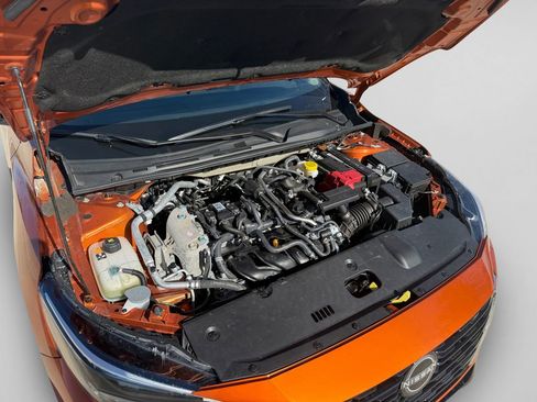 Used 2025 Nissan Sentra SR w/ SR Premium Package image 9