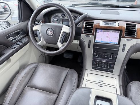 Used 2013 Cadillac Escalade ESV Platinum RWD image 20