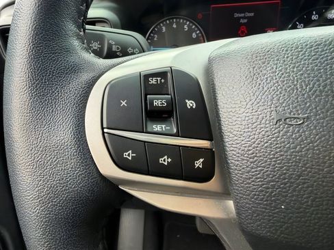 Used 2023 Ford Explorer XLT RWD image 17