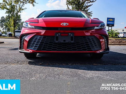 Used 2025 Toyota Camry SE image 12