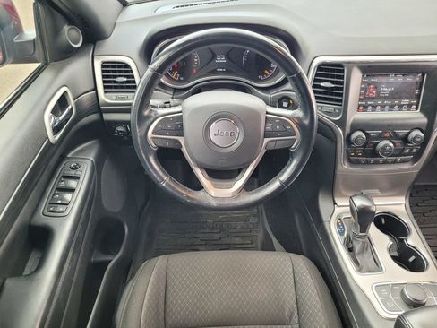 Used 2021 Jeep Grand Cherokee Laredo AWD/4WD image 11