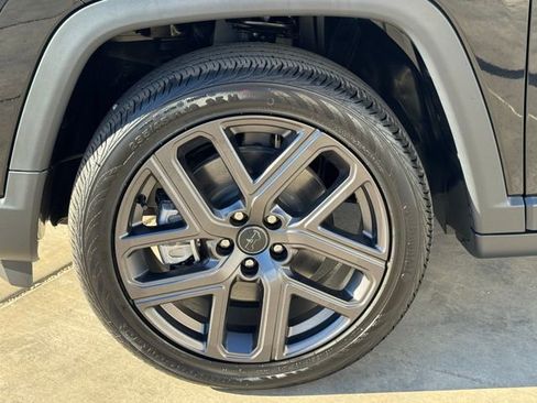 New 2026 Jeep Compass Latitude image 7