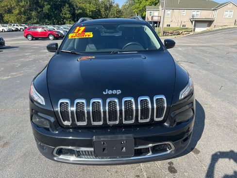 Used 2017 Jeep Cherokee Limited AWD/4WD image 3