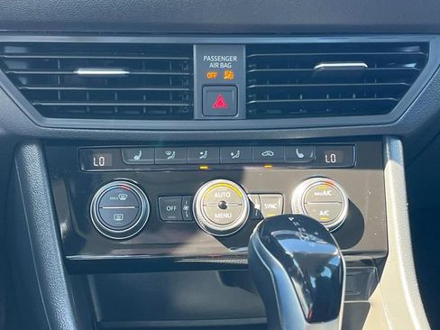 Used 2024 Volkswagen Jetta SE FWD image 31