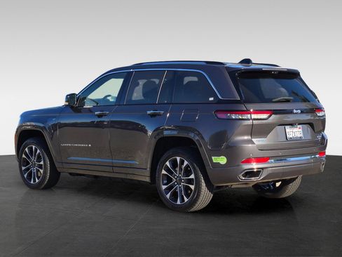 Used 2023 Jeep Grand Cherokee Overland w/ Advanced Protech Group III AWD/4WD image 8