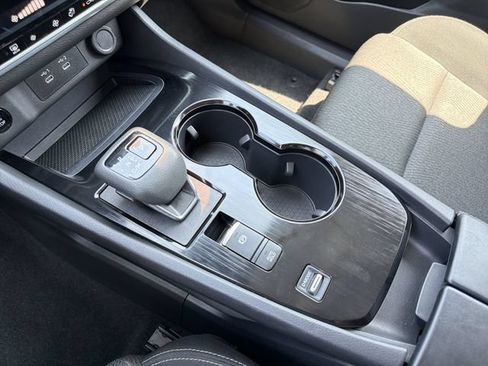 Used 2025 Nissan Rogue SV FWD image 19