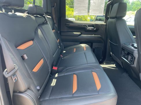 Certified 2025 GMC Sierra 1500 AT4 w/ AT4 Premium Package AWD/4WD image 7