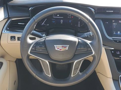 Certified 2017 Cadillac XT5 FWD image 22
